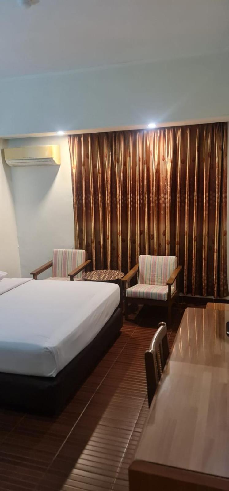 Paradise Hotel Tanjung Pinang Kültér fotó